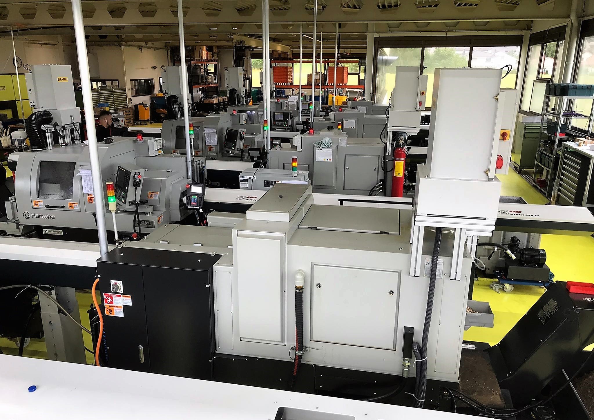 Výrobní hala s vysokou produktivitou - efektivní rozložení dlouhotočných automatů Hanwha Výrobní hala s vysokou produktivitou - efektivní rozložení dlouhotočných automatů Hanwha